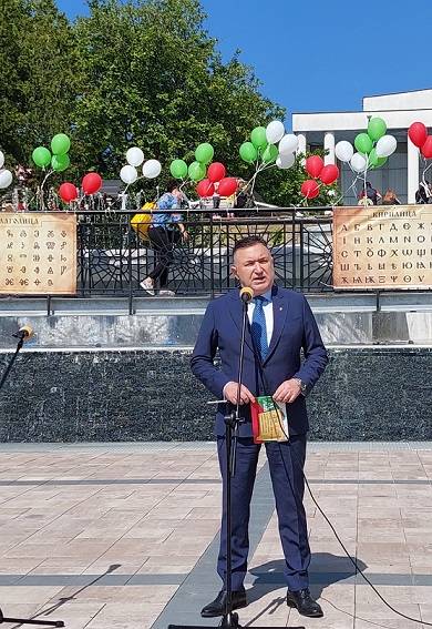  Д-р Емил Кабаиванов 